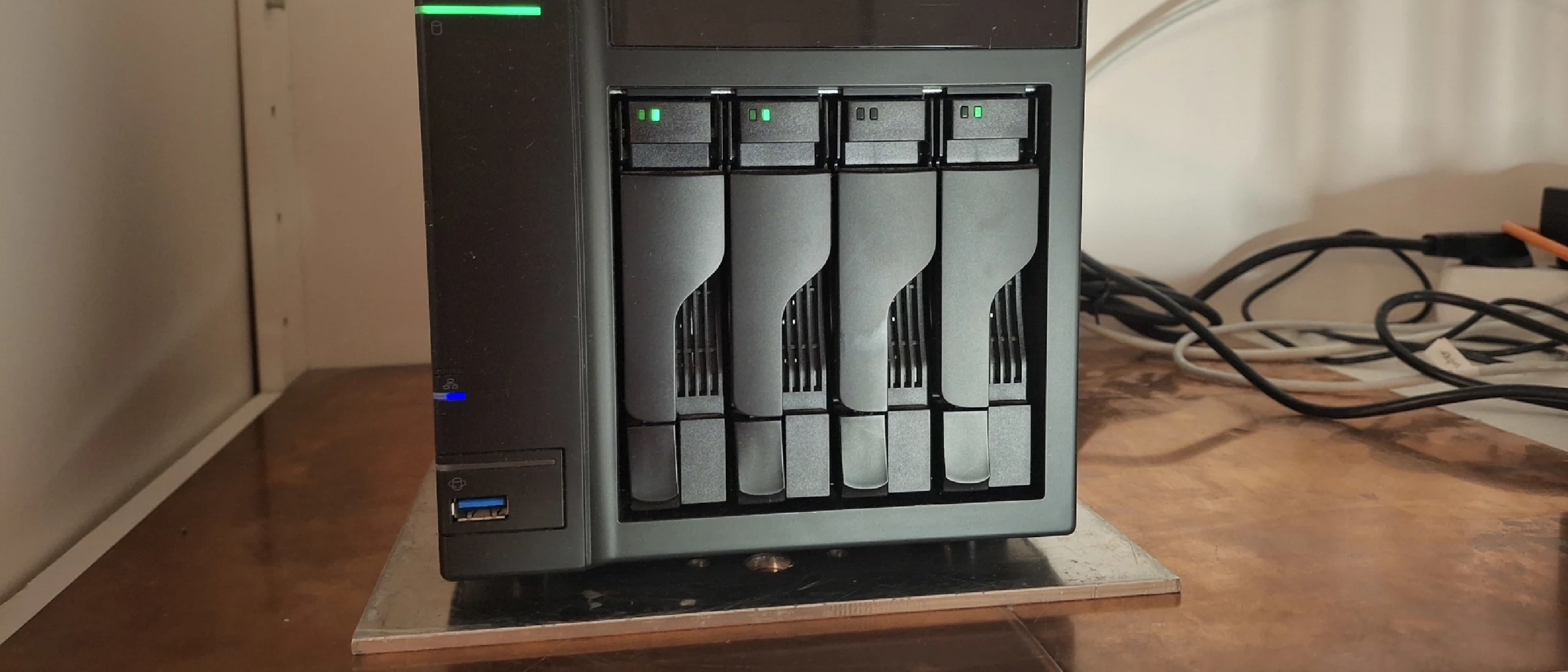 The Asustor AS-304T NAS cannot mount contemporary ext4 filesystems