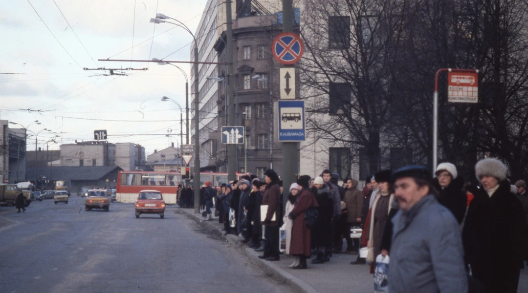 Bus stop on Laikmaa Street opposite the Kaubamaja department store 1987